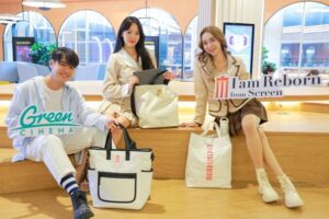 เมเจอร์ ซีนีเพล็กซ์ กรุ้ป เดินหน้ารักษ์โลกอย่างยั่งยืนกับ “โครงการ Green Cinema” เปลี่ยนจอหนังที่ไม่ใช้งานแล้วเป็น กระเป๋าเทรนด์รักษ์โลก “I am Reborn from Screen”