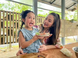 ขิงยกสวน! ก๊วนพิธีกรแห่งปี “นาตาชา” ไม่น้อยหน้าพี่ๆ “ซัน-บอล-ลูกเกด-ฐิสา-ธันวา”