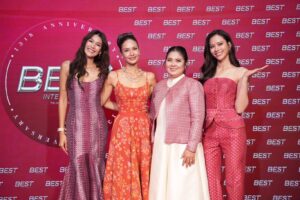 “น้ำตาล–แนท–แอนนา” แท็กทีมตัวแม่ บุกบูธ Bestinternational เมาท์มอยทริปลับฉบับนางงามแบบไม่มีกั๊ก