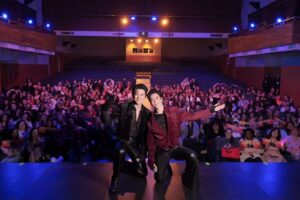 โอลา! ฮอตเกินจะต้าน “บิลลี่-เบ้บ” เช็คอินสเปน เสิร์ฟแฟนมีตอลังการ โชว์ความเป็นไทยจัดเต็ม