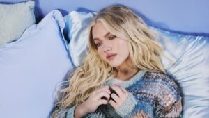 Freya Skye ศิลปินดาวรุ่งดวงใหม่วัย 16 ปีจากอังกฤษ ปล่อย stardust อีพีแรกในชีวิตเผยตัวตนที่แท้จริงผ่านเพลงที่แต่งเองอย่างหมดเปลือก ฉายแววว่าที่ป็อปสตาร์คนต่อไป