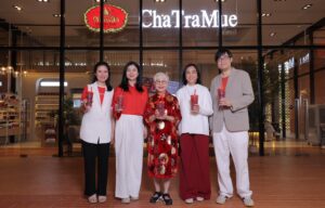 GDH จับมือ ชาตรามือ เปิดตัว หลานม่า x ชาตรามือ ความคิดถึงที่ดื่มได้ เสิร์ฟเมนูพิเศษ ชาทับทิมสมหวัง ส่งต่อความผูกพัน