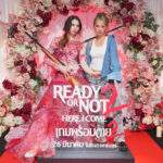 “ซาบีน่า-แจน พลอยชมพู” แท็กทีมร่วมงานเปิดตัวภาพยนตร์สุดระทึก ปนดาร์กคอเมดี้ “Ready or Not: Here I Come เกมพร้อมตาย 2” สวมวิญญาณเจ้าสาวเลือดสาดและน้องสาว ร่วมปลุกเกมล่าชีวิตสุดคลั่งใจกลางกรุง ก่อนเสิร์ฟความโหดในโรงภาพยนตร์ 26 มีนาคมนี้