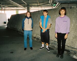 almost monday ส่งเพลงฮีลใจ “leaving is easy” ให้ทุกคนก้าวข้ามความเจ็บปวดจากการสูญเสียอีกด้านหนึ่งของวงทริโออินดี้ป็อป ที่ถ่ายทอดอารมณ์เศร้าแต่เต็มไปด้วยความหวังได้เป็นอย่างดี