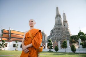 เบนซ์อเลิ๊ต – อัทธ์ธนิน เข้าพิธีอุปสมบท ณ วัดอรุณฯ ได้รับฉายา “ธนินฺทปุตฺติโย” ท่ามกลางบรรยากาศเรียบง่าย