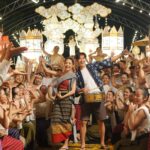 อลังการซีนใหญ่ “สาปเมือง” น้ำตาล-ตี๋ นำทัพคนในชุมชนกว่า 300 ชีวิต เนรมิตขบวนแห่สุดตระการตา เสิร์ฟเคมี “หวานฟุ้ง” ทะลุจอ 14 พ.ค. นี้