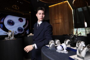 มีน-พีรวิชญ์ หล่อทะลุจักรวาล! ร่วมฉลองเปิด ORIENT STAR คอนเซปต์บูติคแห่งแรกของโลก พร้อมเผยโฉมนาฬิการุ่น “Land of Smile” สุดเอ็กซ์คลูซีฟ