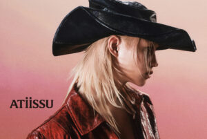 ATiiSSU เปิดตัวภาพยนตร์แคมเปญเต็มรูปแบบ “DESERT COWBOY COLLECTION” จับมือ Stray Kids’ Felix ร่วมถ่ายทอดแรงบันดาลใจจากทะเลทรายอันร้อนระอุ หลังเปิดตัวคอลเลกชันพร้อมป๊อปอัพสุดเอ็กซ์คลูซีฟ