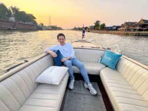 “ฟลุค” ล่องเรือคราฟต์สุดคลาสสิก ชมวิวแลนด์มาร์กอันดับต้นเมืองไทย