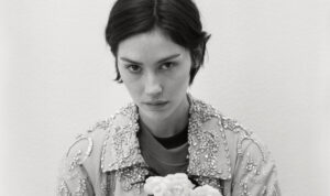 Gracie Abrams คัมแบ็กกับเพลงป็อปเมโลดี้สวย “Hit the Wall”เตรียมฟัง Daughter from Hell อัลบั้มใหม่ชุดที่ 3 วันที่ 17 ก.ค. นี้