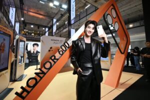 “บลู พงศ์ทิวัตถ์” เสิร์ฟความฟินในงานเปิดตัวสมาร์ตโฟน HONOR 600 Seriesพร้อมชวนสัมผัสนวัตกรรมสุดล้ำ AI ทัชเดียว เปลี่ยนโลก 