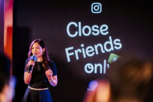 งาน Instagram Close Friends Night เป็นค่ำคืนแห่งการเชื่อมต่อที่อบอุ่นและเรียบง่าย นำพาเหล่าครีเอเตอร์ เซเลบริตี้ ผู้ขับเคลื่อนวัฒนธรรม และพันธมิตรคนสำคัญในไทยมารวมตัวกัน เพื่อร่วมบอกเล่า ค้นหา และแบ่งปันแรงบันดาลใจในการสร้างสรรค์คอมมูนิตี้ที่เหนียวแน่นบน Instagram