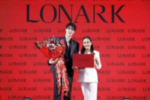 ออร่าพุ่ง “กระทิง-ขุนณรงค์” ขึ้นแท่นพรีเซ็นเตอร์ “LONARK” นำทีมคนดังเผยเคล็ดลับผิวโกลว์ใสสไตล์ K-Beauty