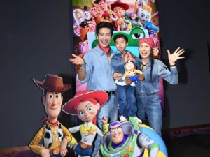พุฒ-จุ๋ย พาน้องพีร์เจ ร่วมตะลุยภารกิจครั้งใหม่กับแก๊งของเล่น ในงาน “Special Advanced Screening” ภาพยนตร์แอนิเมชันฟอร์มยักษ์ “Disney and Pixar’s Toy Story 5 ทอยสตอรี่ 5” ส่งต่อความเป็นแฟนพันธุ์แท้ที่โตมาด้วยกันสู่รุ่นจิ๋ว ก่อนฉายจริง 18 มิถุนายนนี้ ในโรงภาพยนตร์ทั่วประเทศ
