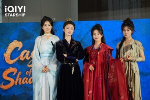 iQIYI Starship ยกทัพซีรีส์ “Cage of Shadows กรงขังแห่งเงา” ลัดฟ้าเยือนไทย นำทีมโดย หลิวเหม่ยหาน, ฟู่จิง, มู่หลาน และเจี่ยงซ่างซี ปรากฏตัวในชุดย้อนยุคสุดอลังการ พาผู้ชมร่วมสัมผัสบรรยากาศ “หอหลิงหยา” แบบสมจริง